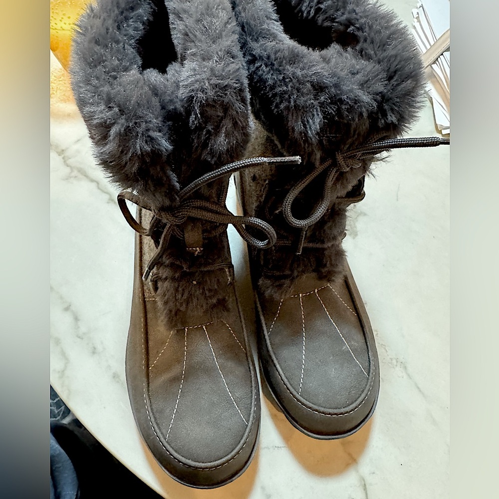 JBU Women’s Boots - Gray with Fur - Nearly New - Size 8M - Picture 2 of 11